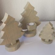 Kerstboompje van Steigerhout in Grey-wash mooi gegroepeerd